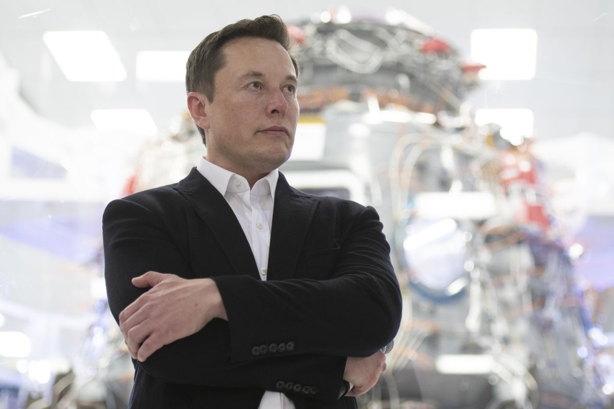 Elon Musk Is Cash Broke, Uses Burner Phones: Crazy Revelations From ‘Pedo Guy’ Lawsuit