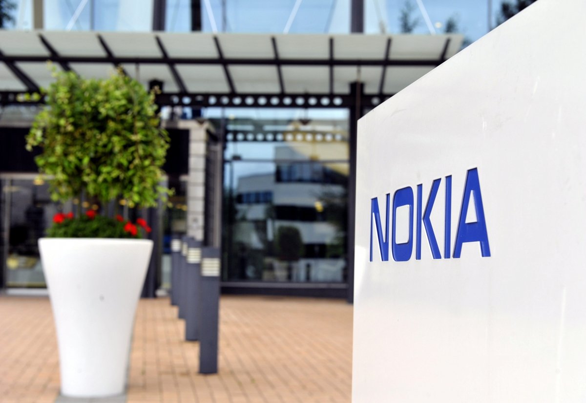 Is Nokia About to Be Smashed Into Little Pieces?