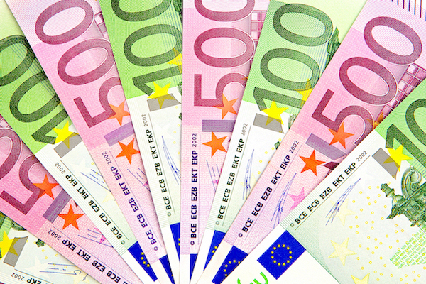 EU money laundering ban oncash deals over €10,000