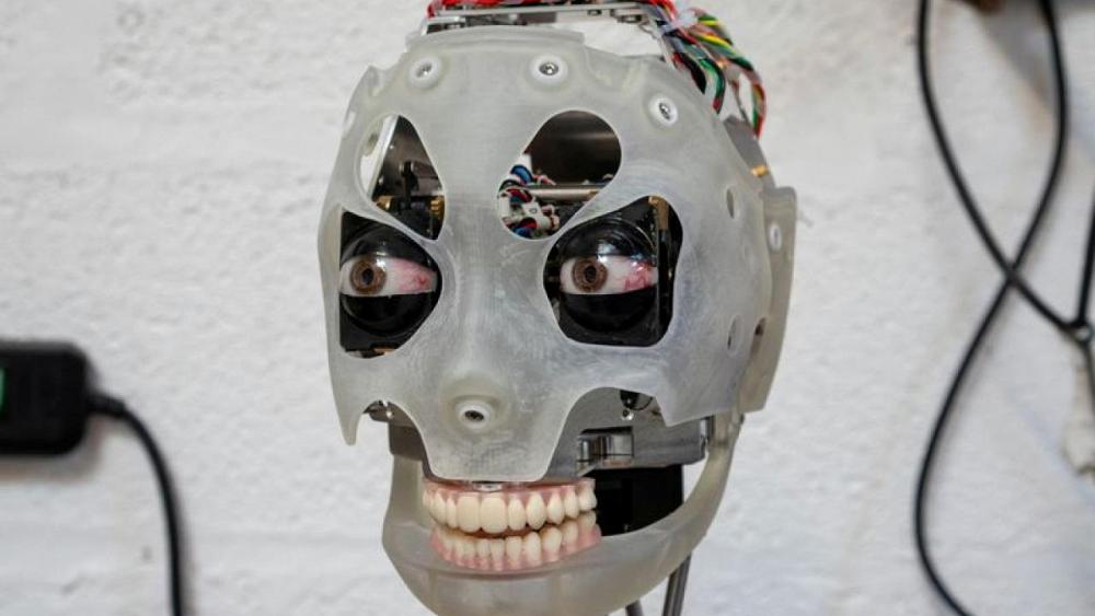 Don't look now: How a robot's gaze can affect the human brain