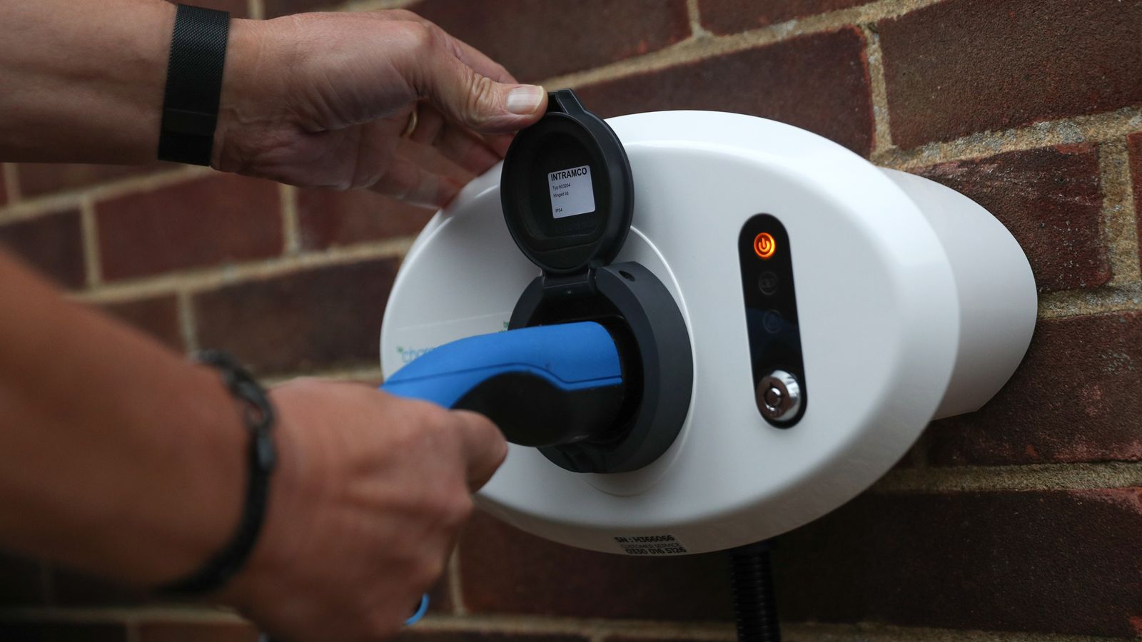 Electric vehicles: New homes will be required to have EV charging stations from 2022, Boris Johnson to announce