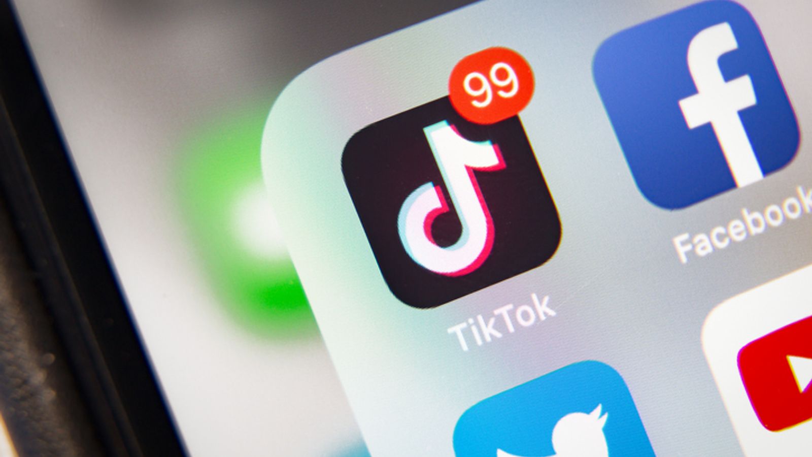 TikTok influencer with Tourette's Glen Cooney says scientists shouldn't exclude their voices after report on rise in tic symptoms