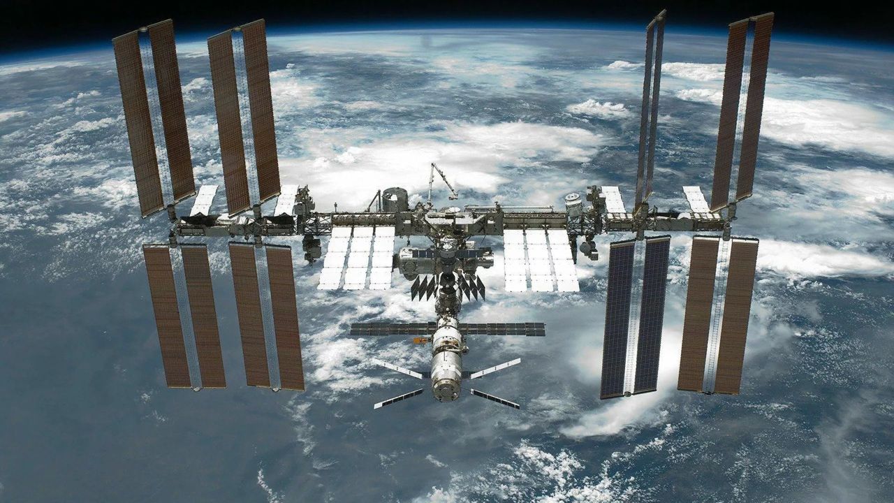 Astronauts Returning From ISS Will Use Diapers Due to SpaceX Toilet Problem