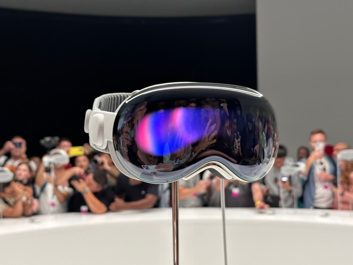 Apple Unveils Revolutionary New VR Headset: The Apple Vision Pro
